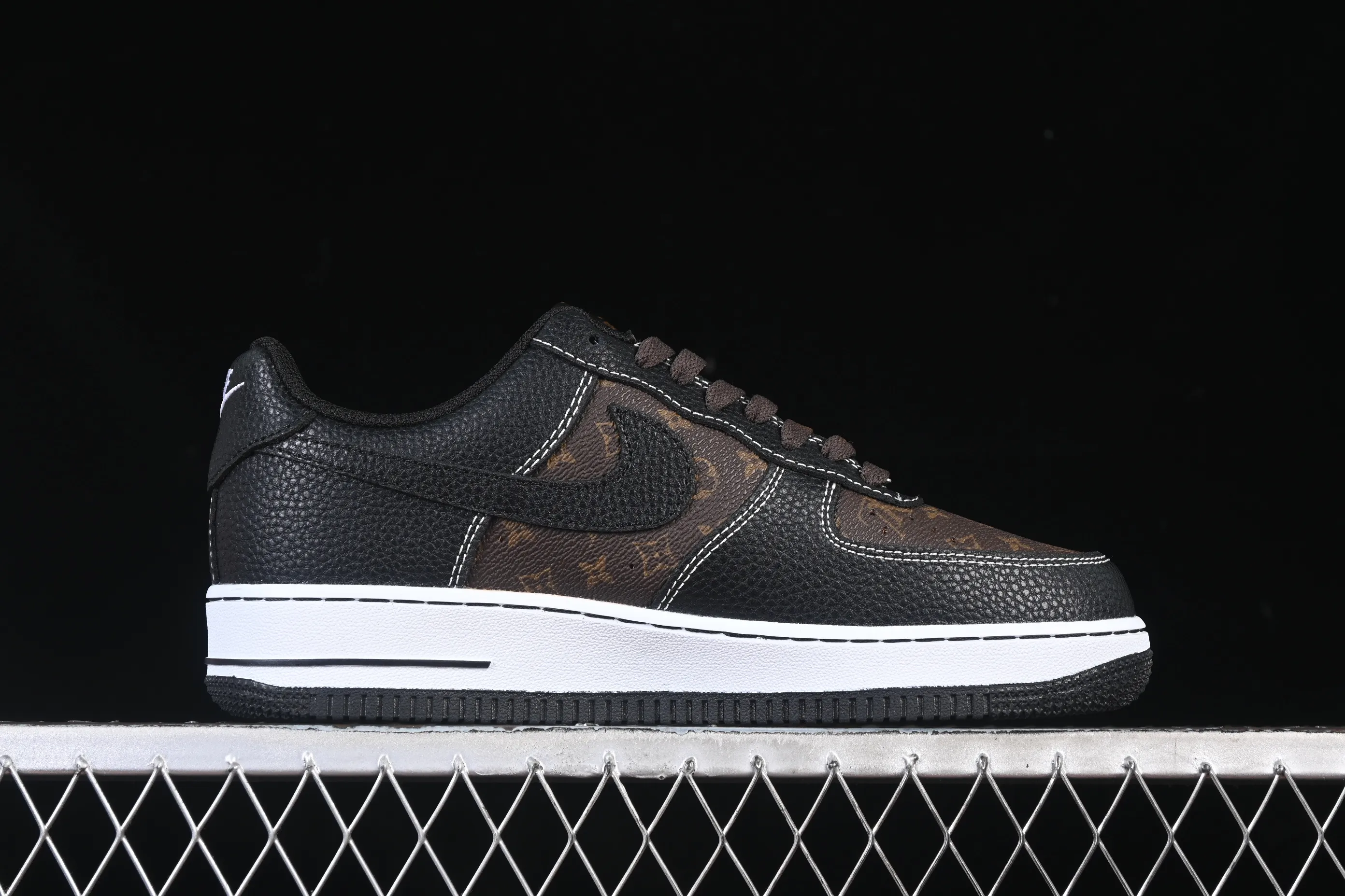 All categories Nk Air Force 1 Air Force series Nk Air Force 1 Low Air Force low-top Nike Air Force 1'07 Low LV joint classic black and brown Air Force 1 low-top casual sneakers CZ3986-002